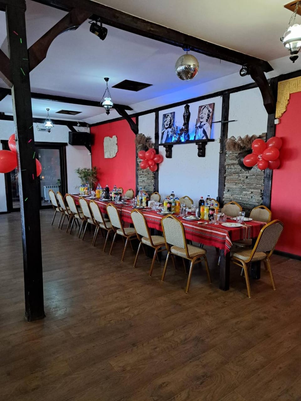 Restaurant/places to eat, Banquet/Function facilities, Evening entertainment