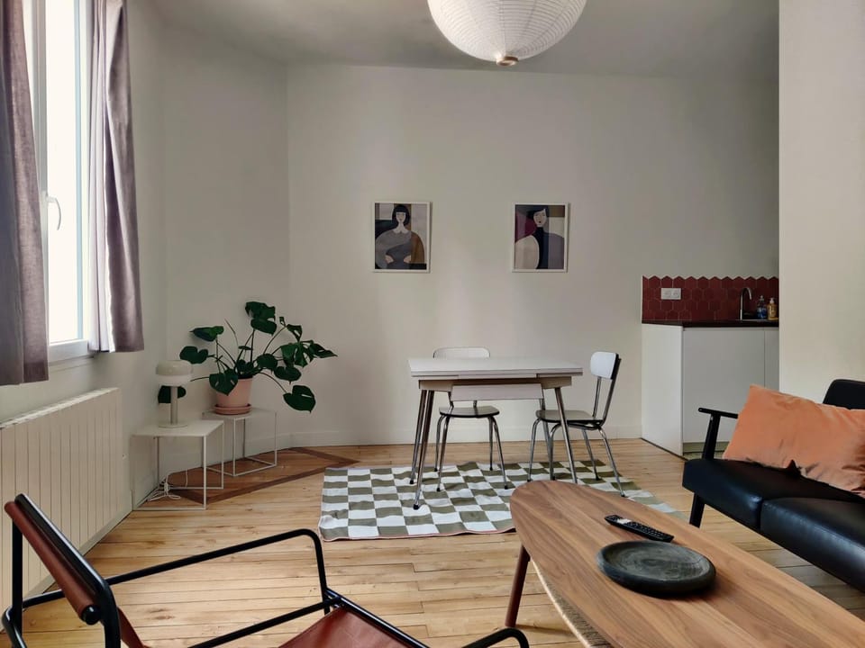 Living room, Seating area, Dining area