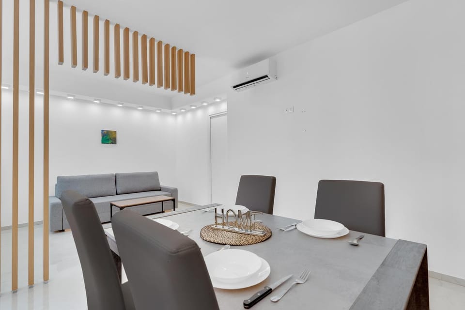 Living room, Seating area, Dining area, air conditioner