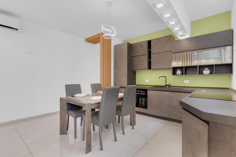 Kitchen or kitchenette, Living room, Seating area, Dining area, stove