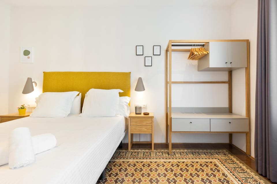 Bed, Bedroom, towels, wardrobe