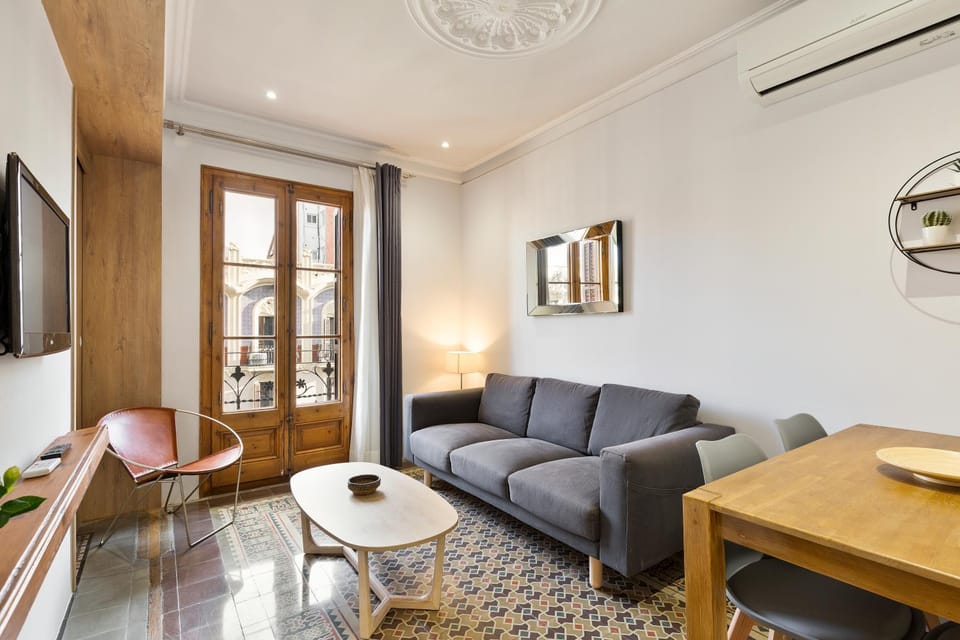 TV and multimedia, Living room, Dining area, air conditioner
