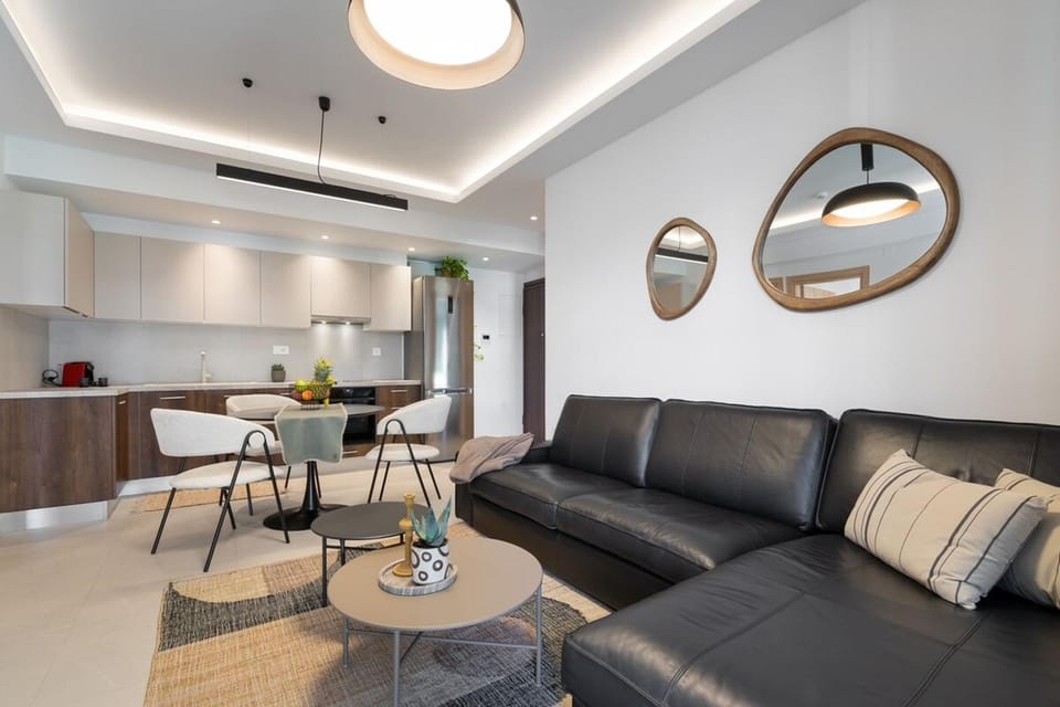 Kitchen or kitchenette, Seating area, Dining area