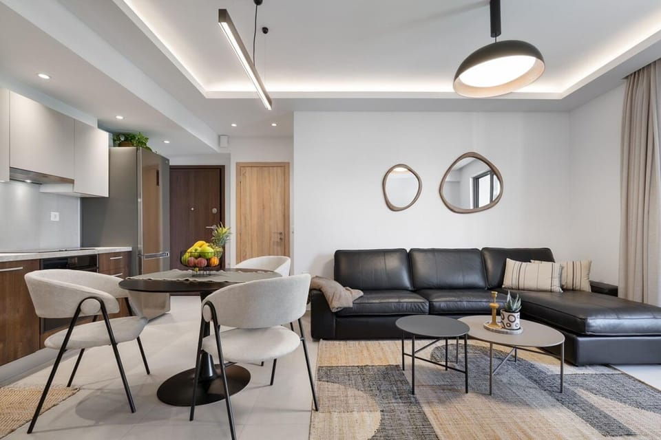 Property building, Kitchen or kitchenette, Living room, Seating area, Dining area, oven, stove