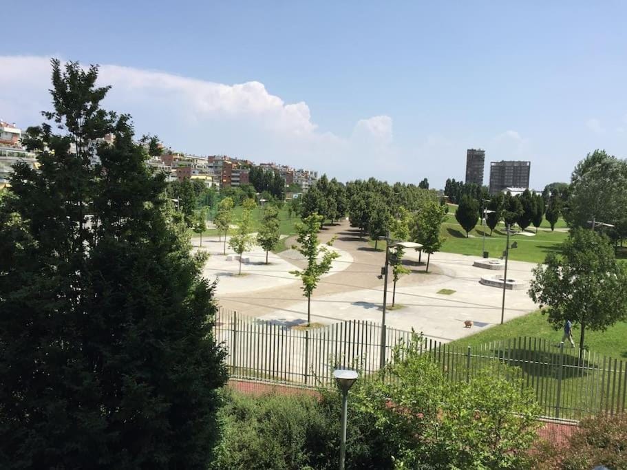 Nice flat overlooking the park Apartment in Milan