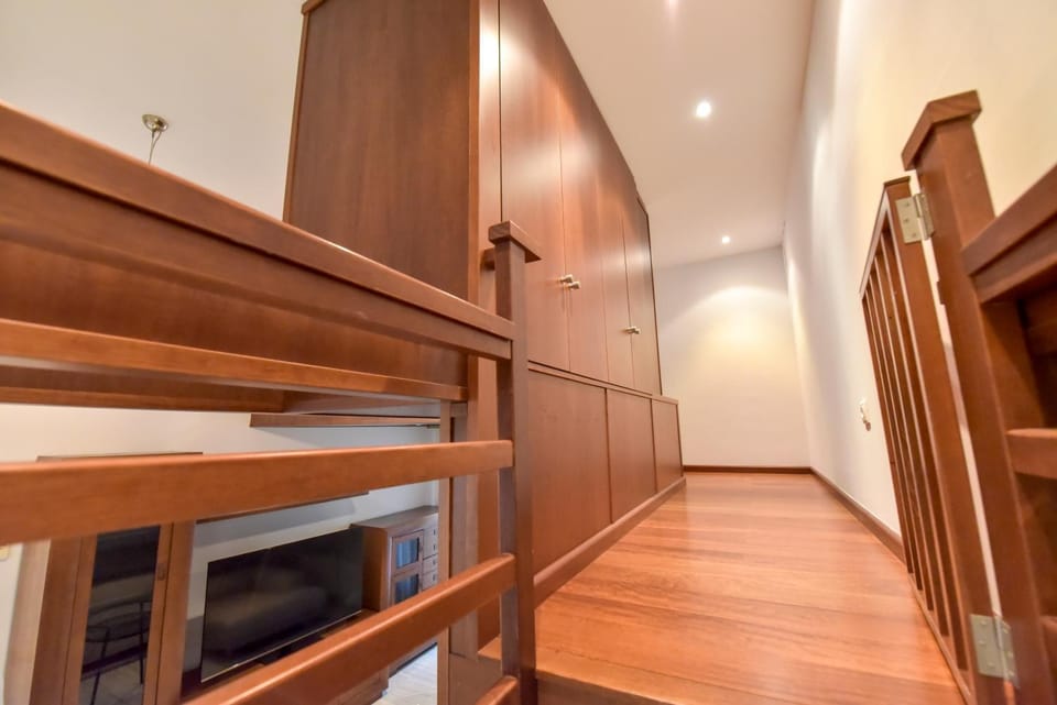 Photo of the whole room, Bedroom, wardrobe