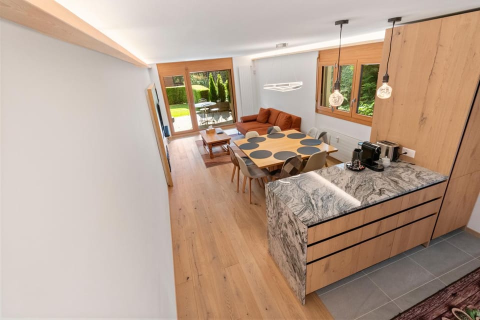 Kitchen or kitchenette, Living room, Seating area, Dining area