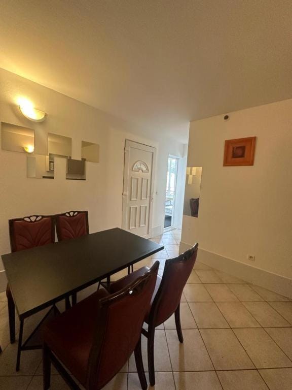 P0rdc Apartment in Île-de-France