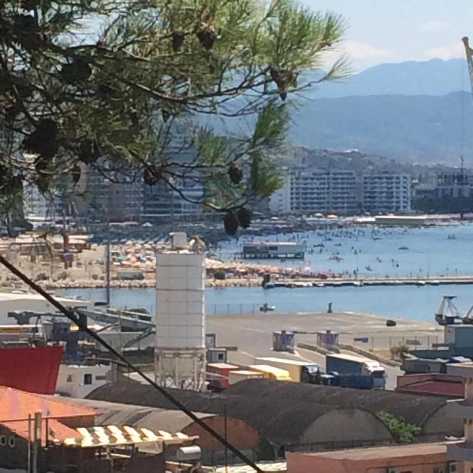 City view, Sea view