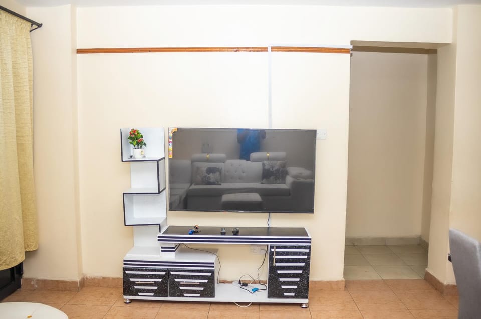 Communal lounge/ TV room, TV and multimedia, Living room, Seating area, Evening entertainment