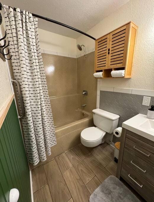 Bathroom, Bath
