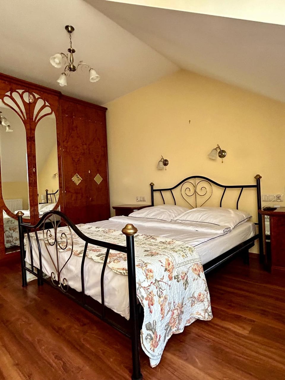 Bed, Photo of the whole room, Bedroom, wardrobe
