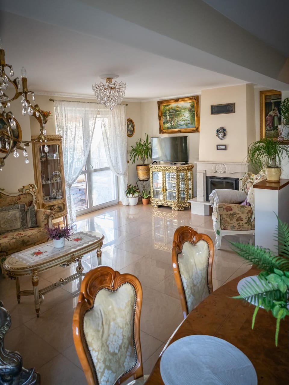 Living room, Seating area