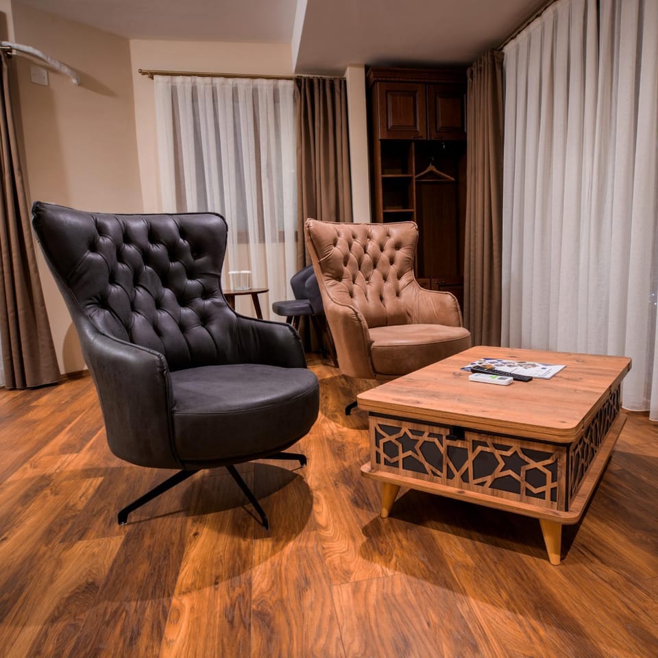 Living room, Seating area