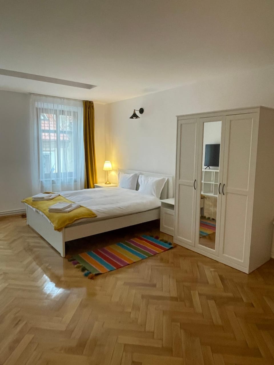 Bed, TV and multimedia, Photo of the whole room, Bedroom, wardrobe