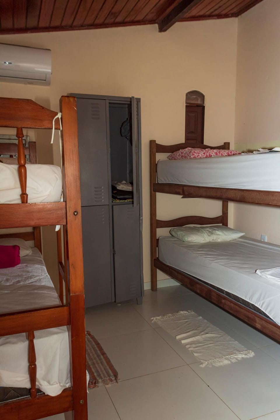 Bedroom, bunk bed