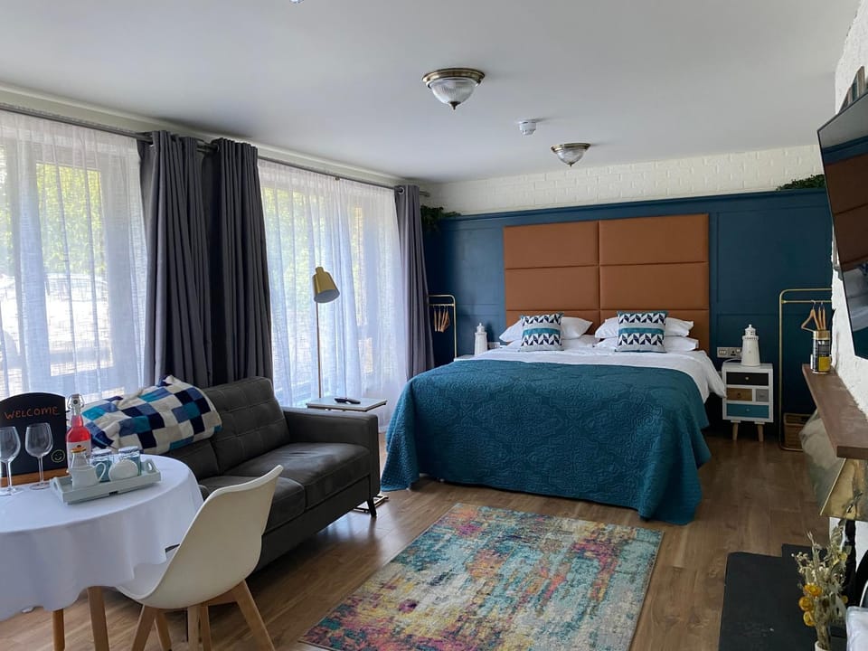 Living room, Seating area, Bedroom