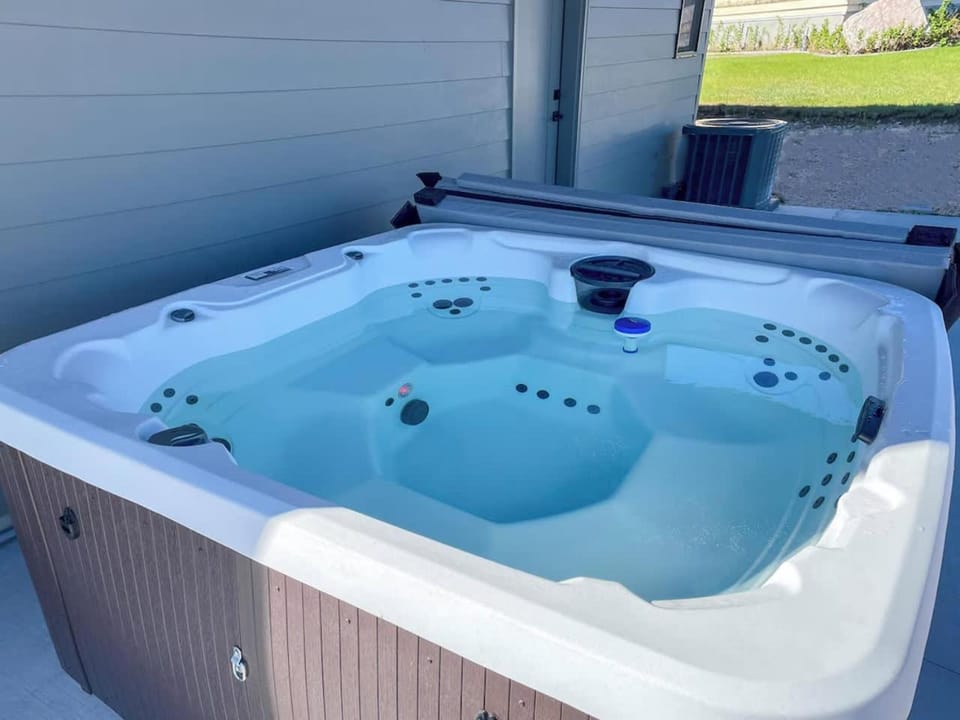 Hot Tub, Hot Tub