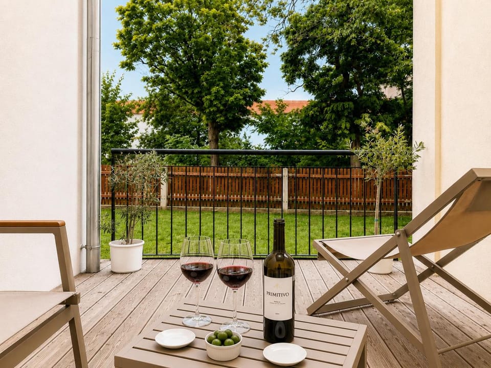 Spring, Day, Garden, Balcony/Terrace, Garden view, sunbed