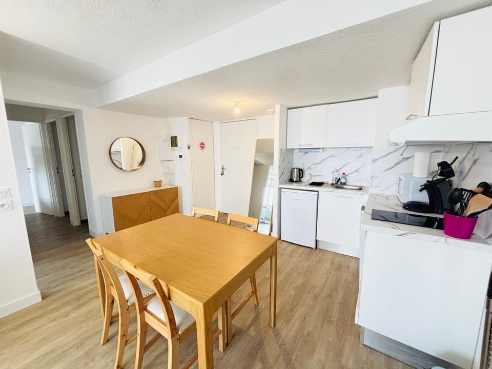 Coffee/tea facilities, Beach, dishwasher, stove, kitchen