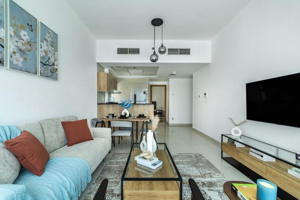 ShoresInn - Serene Retreat with Waterfront Views Apartment in Dubai
