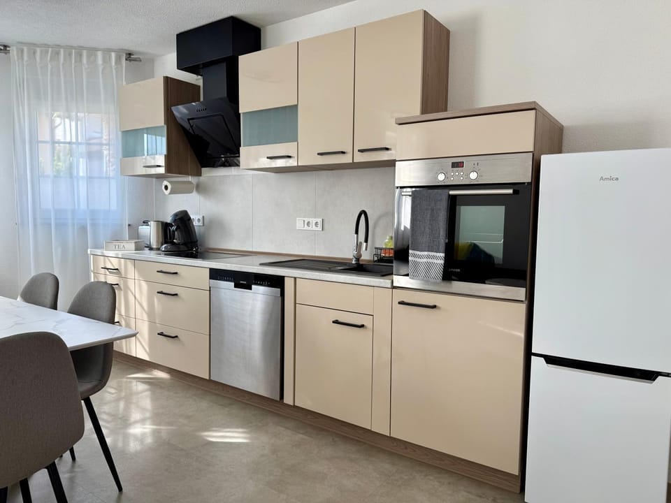 Kitchen or kitchenette, Dining area, dishwasher, oven, stove, toaster