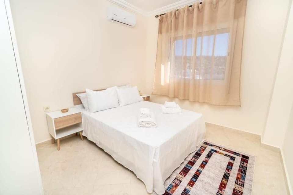 Bed, Bedroom, air conditioner