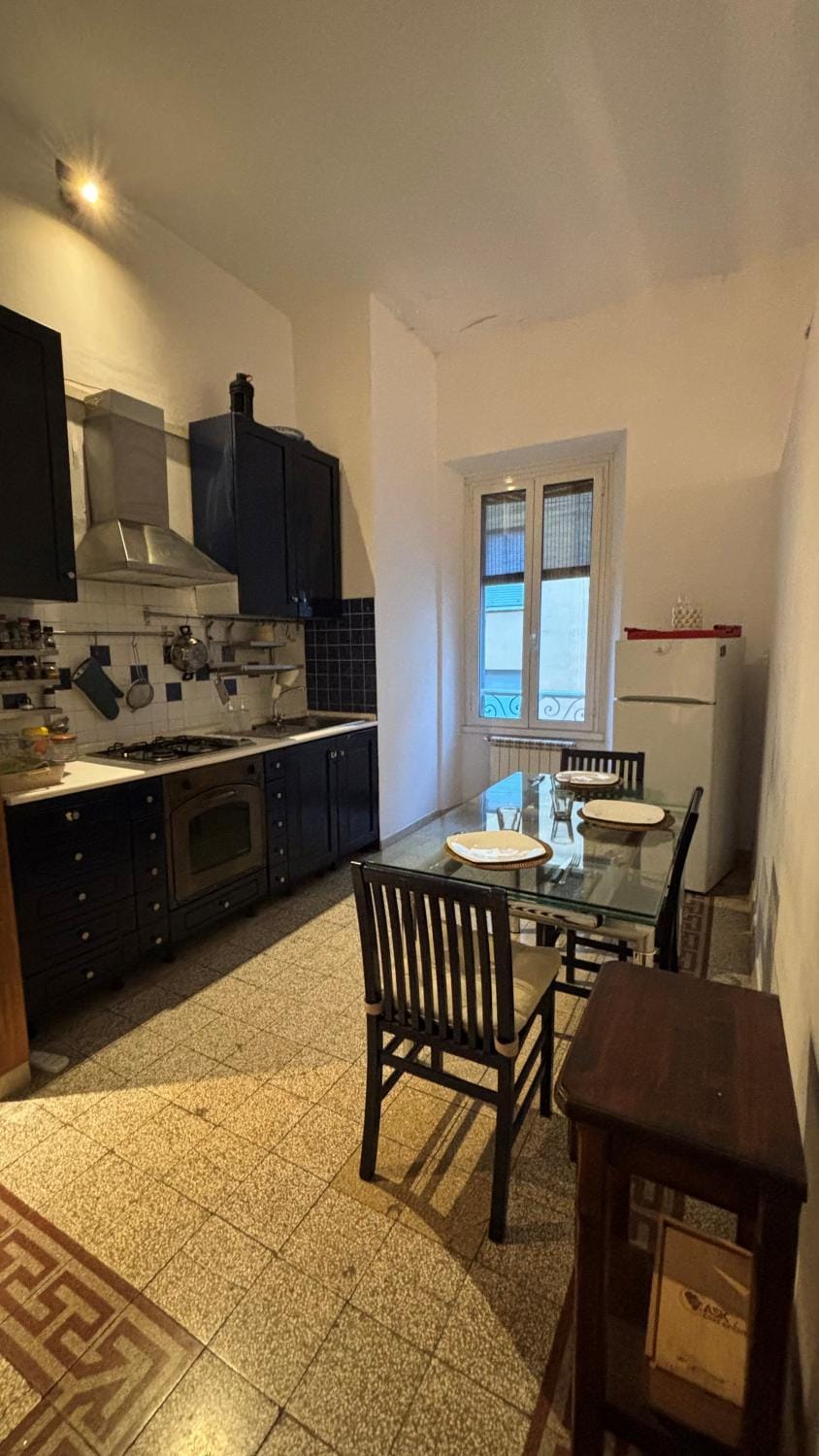 Kitchen or kitchenette, Dining area, oven, stove