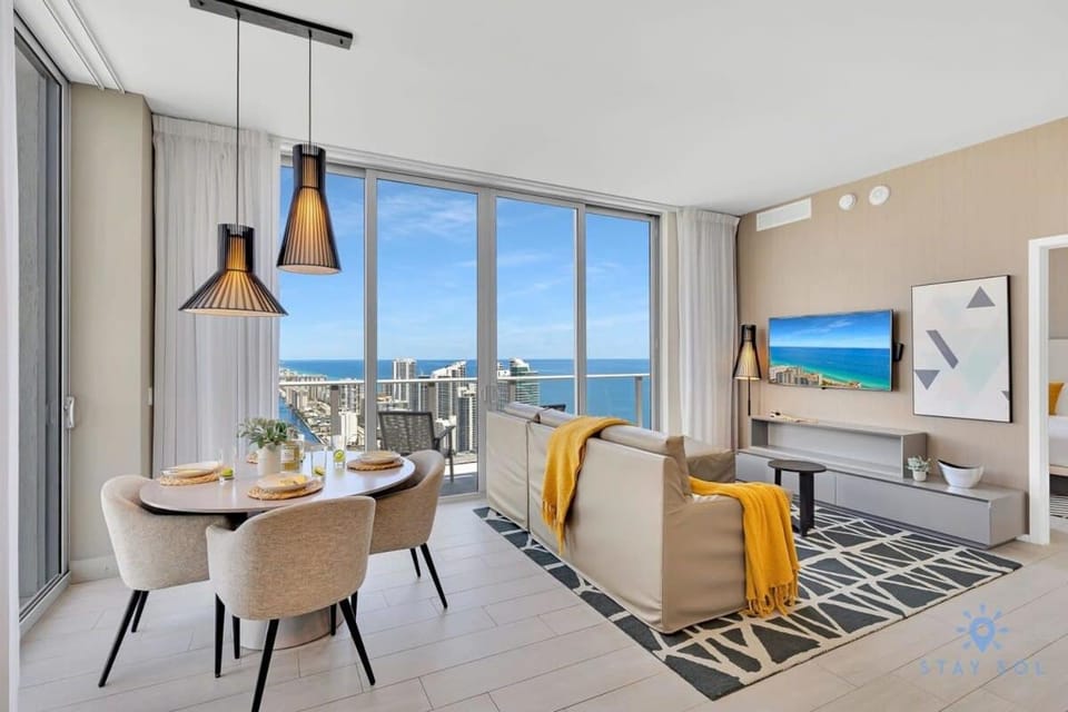 Living room, Dining area