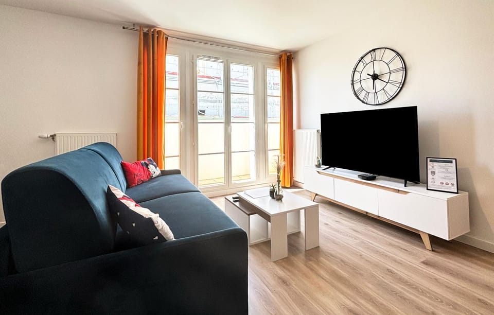Communal lounge/ TV room, TV and multimedia, Living room