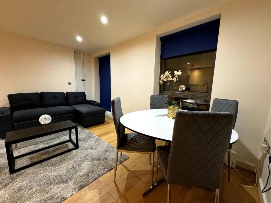 Paddington Station 2 Bedroom House Apartment in City of Westminster