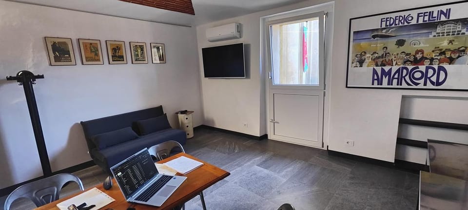 TV and multimedia, Seating area