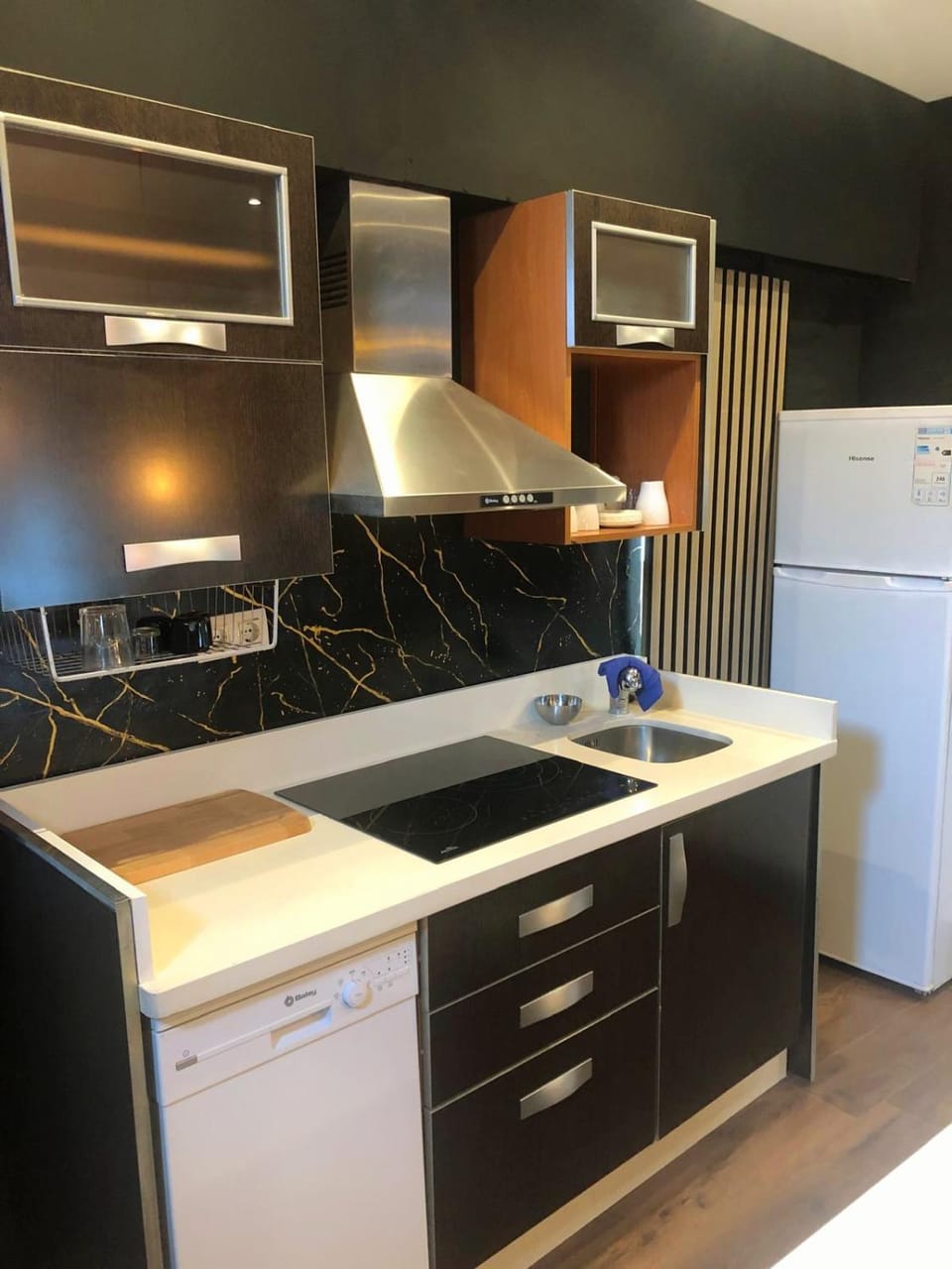 Kitchen or kitchenette, dishwasher, microwave, oven, pet friendly, stove