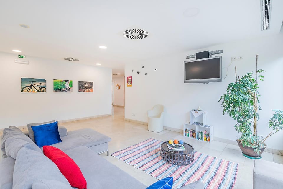 Communal lounge/ TV room