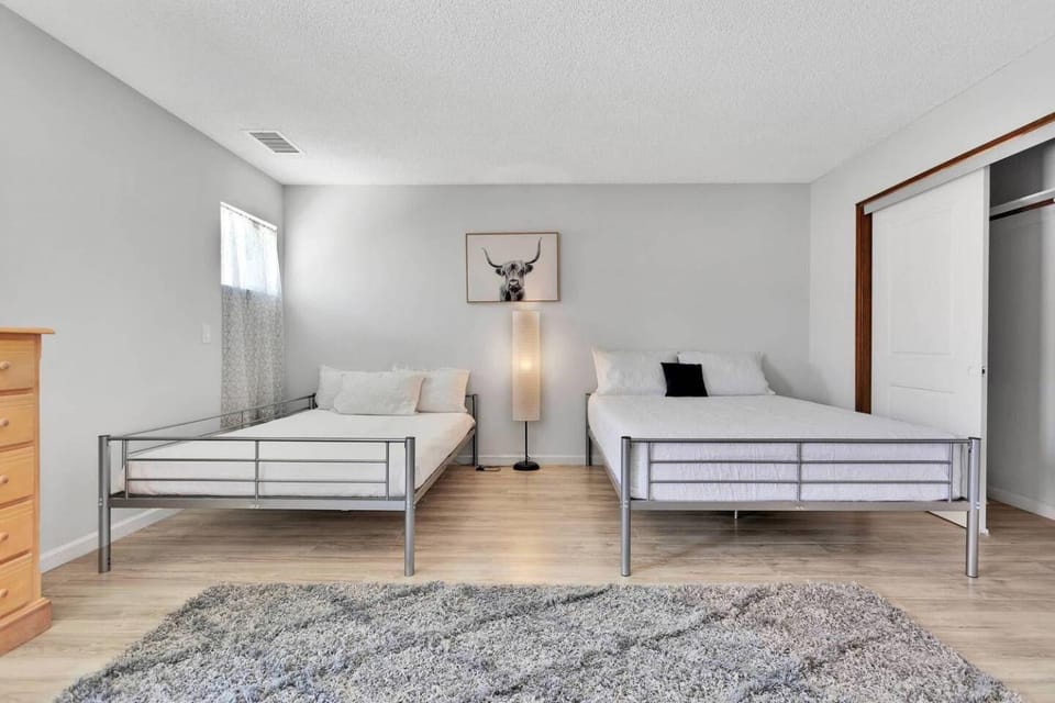 High Desert Dream on the Fairway WiFi Smart TVs House in Apple Valley