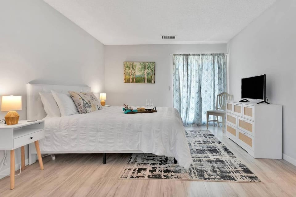 High Desert Dream on the Fairway WiFi Smart TVs House in Apple Valley