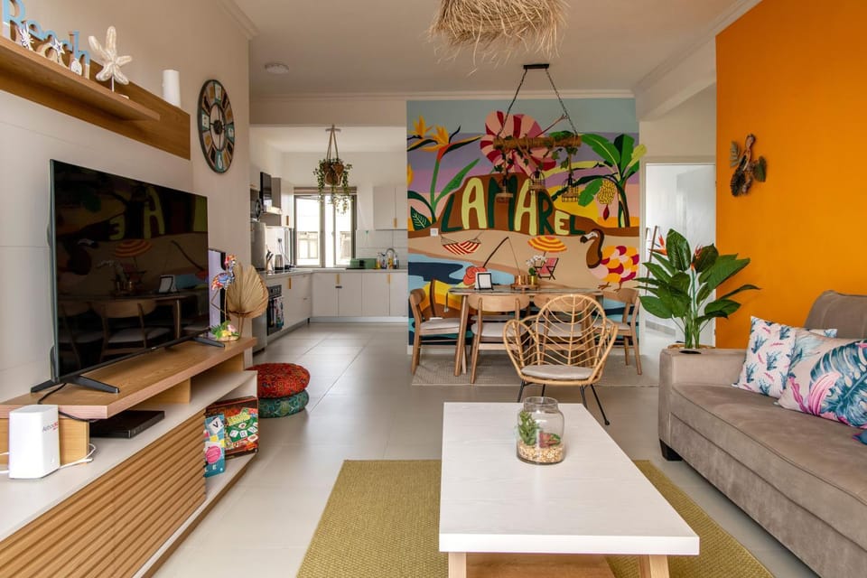 Communal lounge/ TV room, TV and multimedia, Living room, Seating area, Evening entertainment