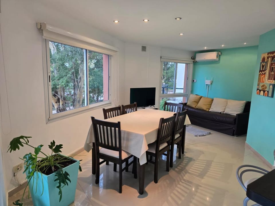 Communal lounge/ TV room, TV and multimedia, Seating area, Dining area, air conditioner