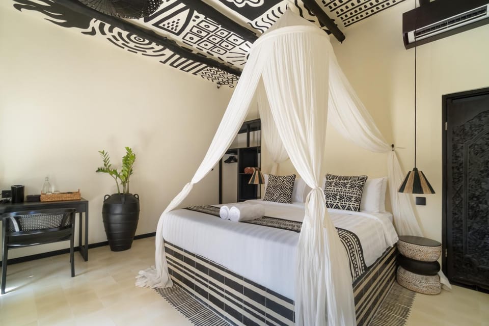 Bed, Photo of the whole room, Bedroom, air conditioner