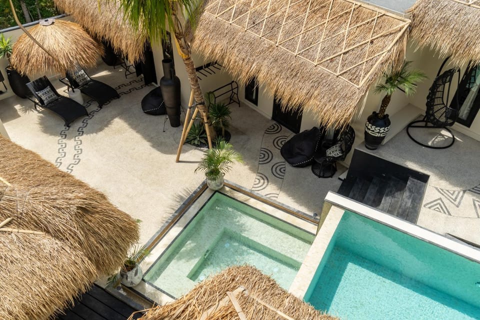 Pool view, Swimming pool, sunbed