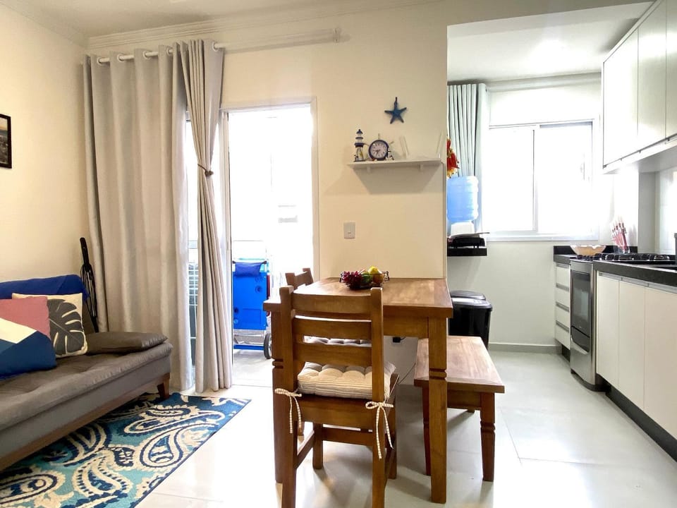 Espaço prático e clean 700 mts praia House in Florianopolis