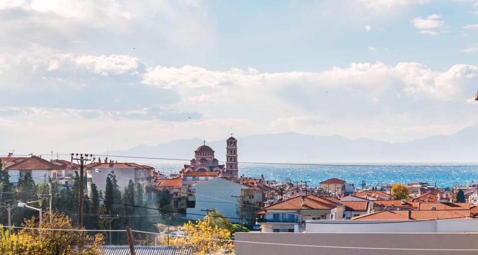 City view, Sea view, Location