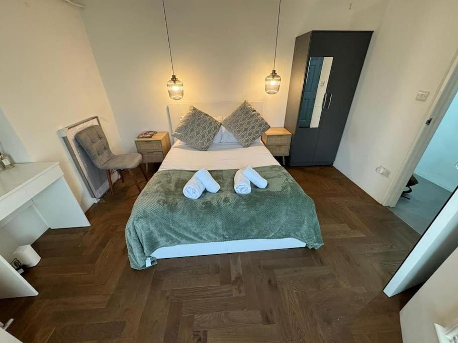 Maida Vale Notting Hill Little Venice 2Bd with Private Garden Apartment in City of Westminster