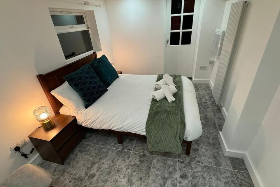 Maida Vale Notting Hill Little Venice 2Bd with Private Garden Apartment in City of Westminster