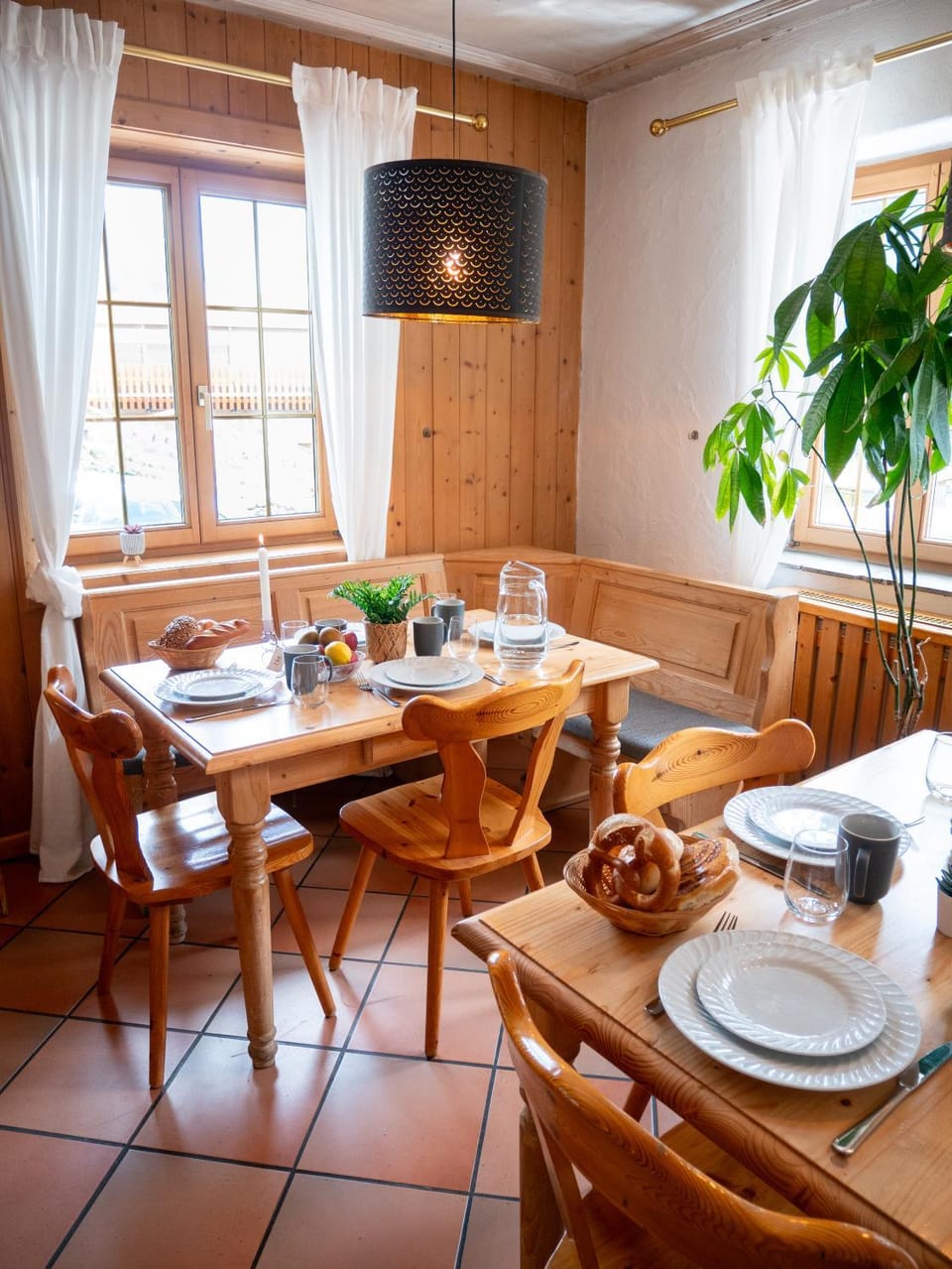 Seating area, Dining area