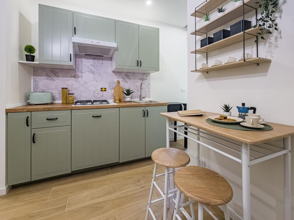 Kitchen or kitchenette, Dining area, dishwasher, stove