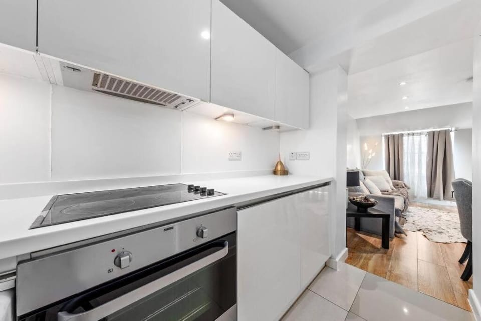 3-Bedroom Flat in London Sleep-8 HY04 Apartment in City of Westminster