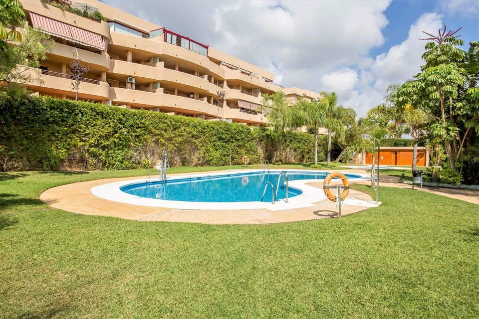 Area and facilities, Swimming pool