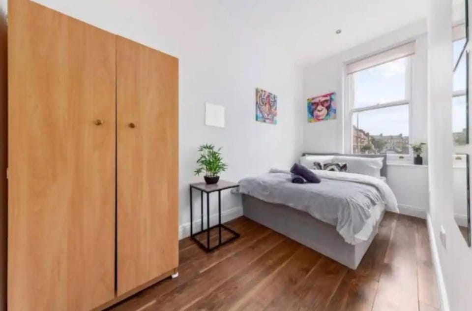 London - 2 Bedroom Flat near Clapham Junction CJ Apartment in London