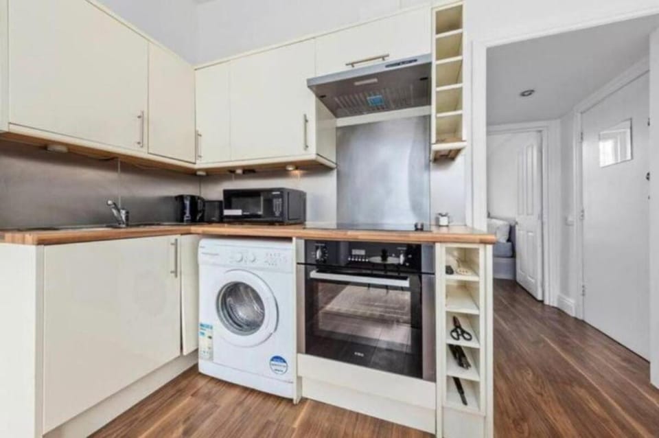 London - 2 Bedroom Flat near Clapham Junction CJ Apartment in London